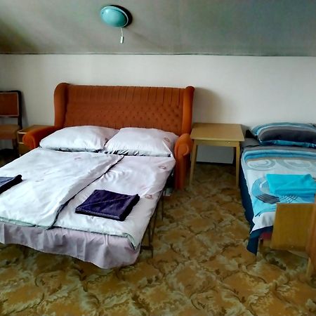 Vadkacsa Apartmanhaz Medencevel 자르마디 외부 사진