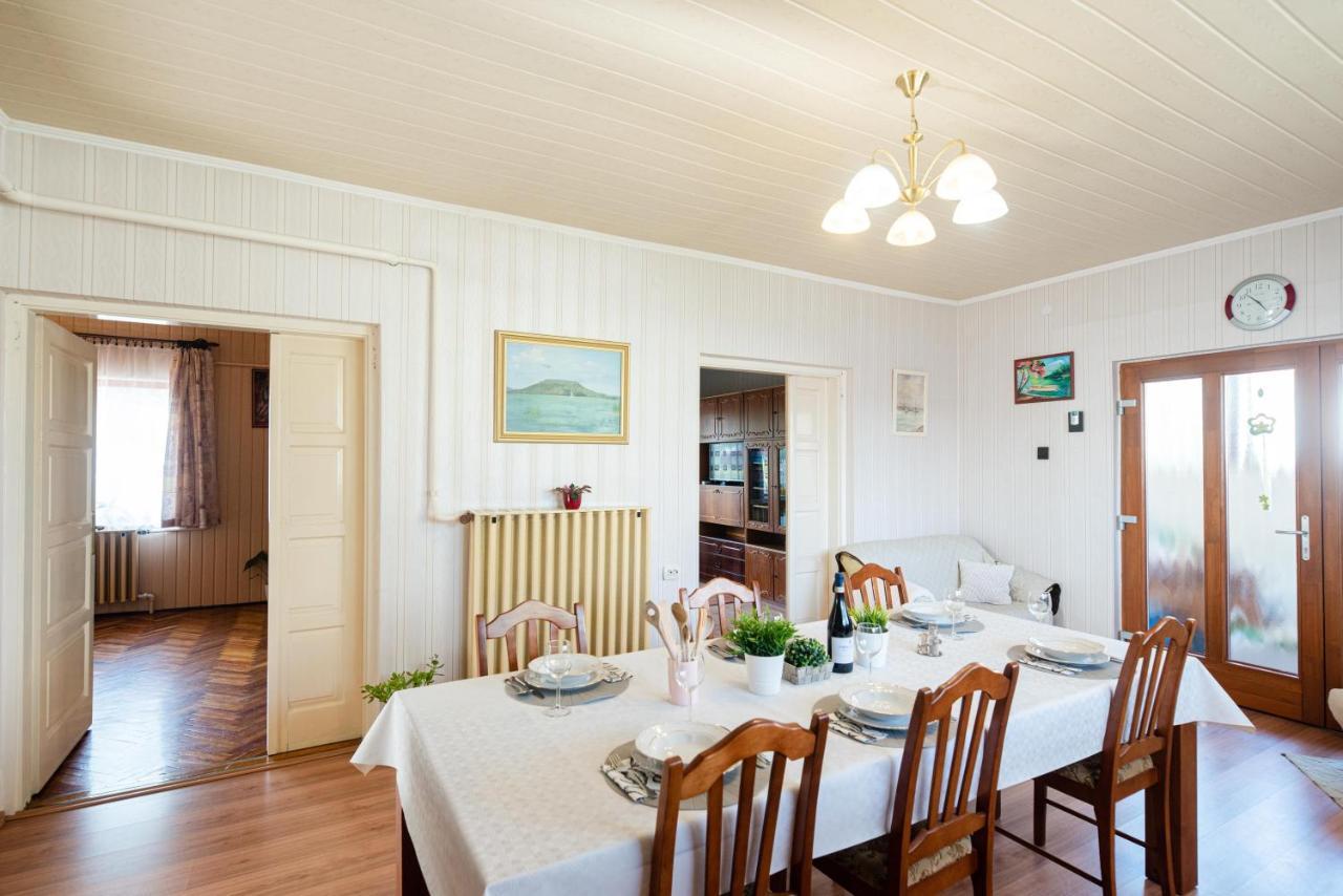 Vadkacsa Apartmanhaz Medencevel 자르마디 외부 사진
