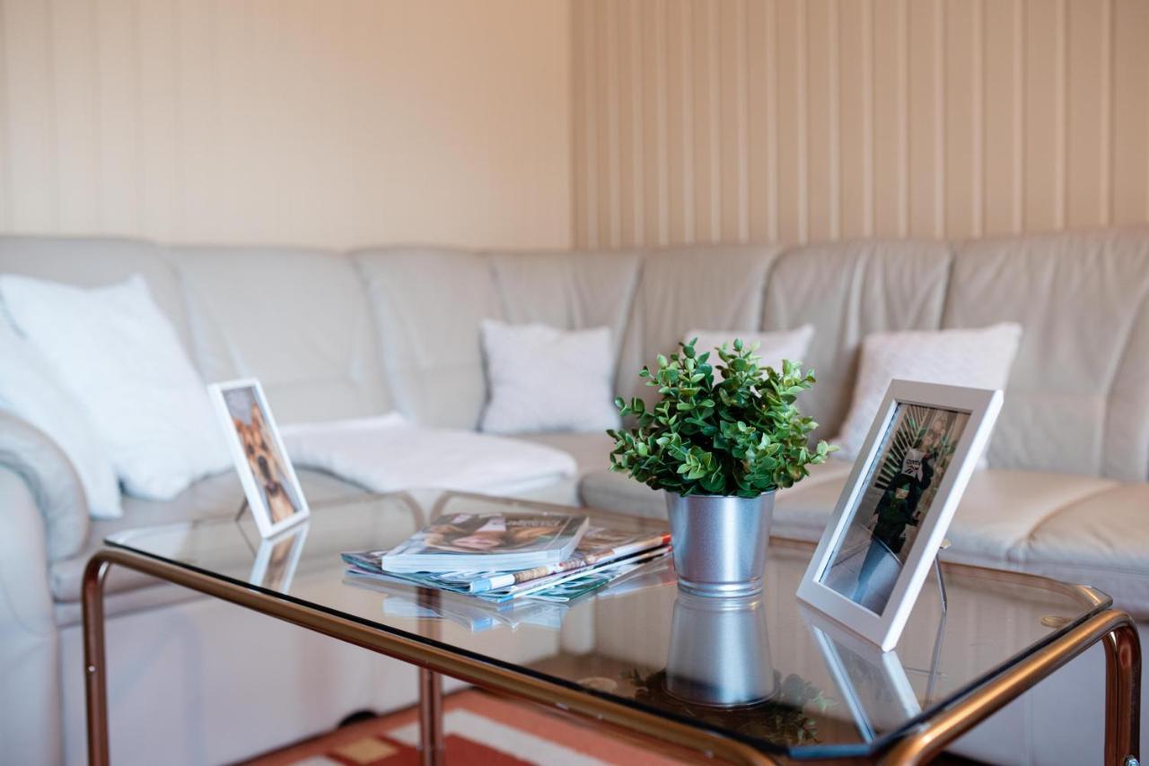 Vadkacsa Apartmanhaz Medencevel 자르마디 외부 사진