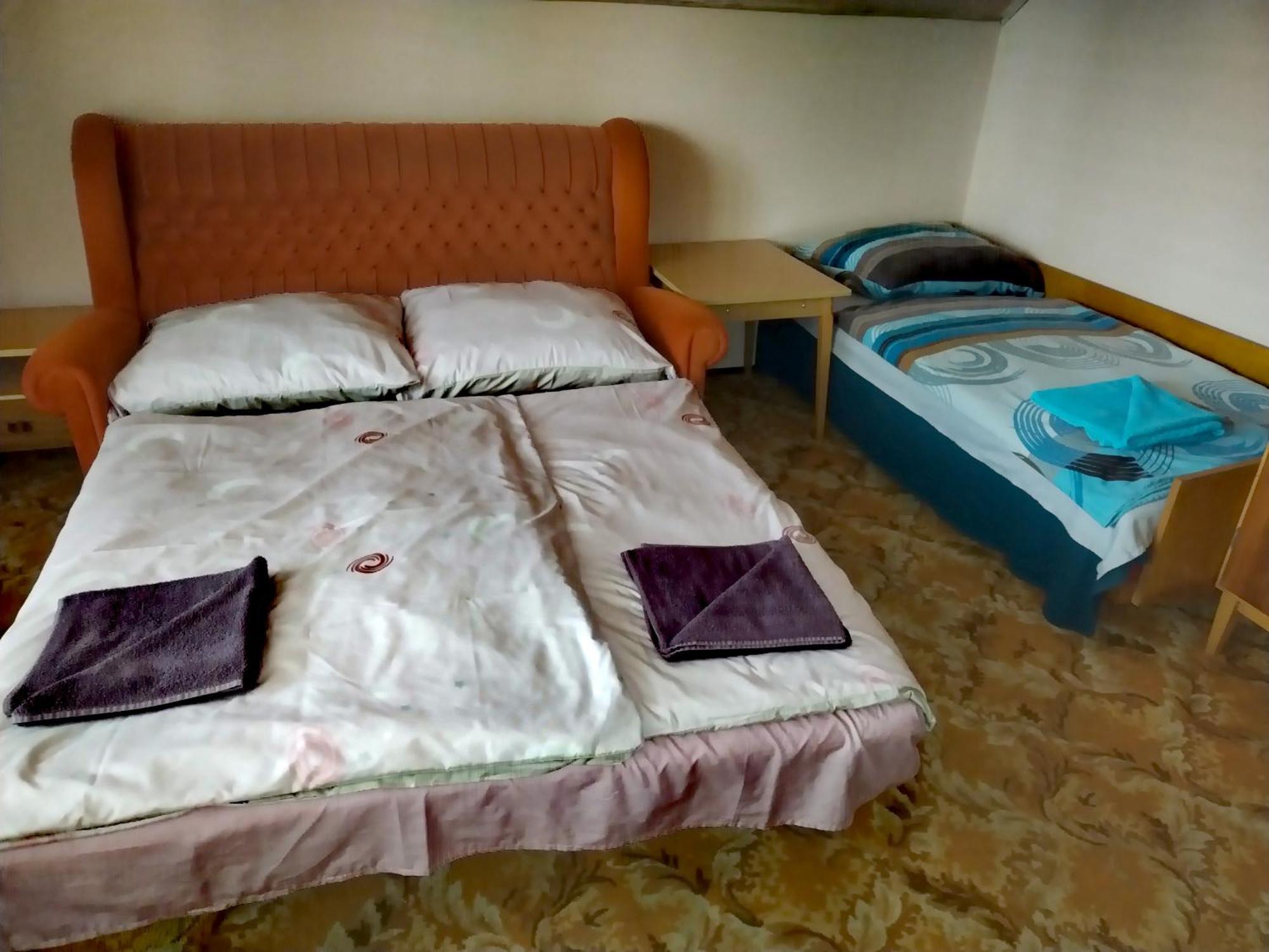 Vadkacsa Apartmanhaz Medencevel 자르마디 외부 사진