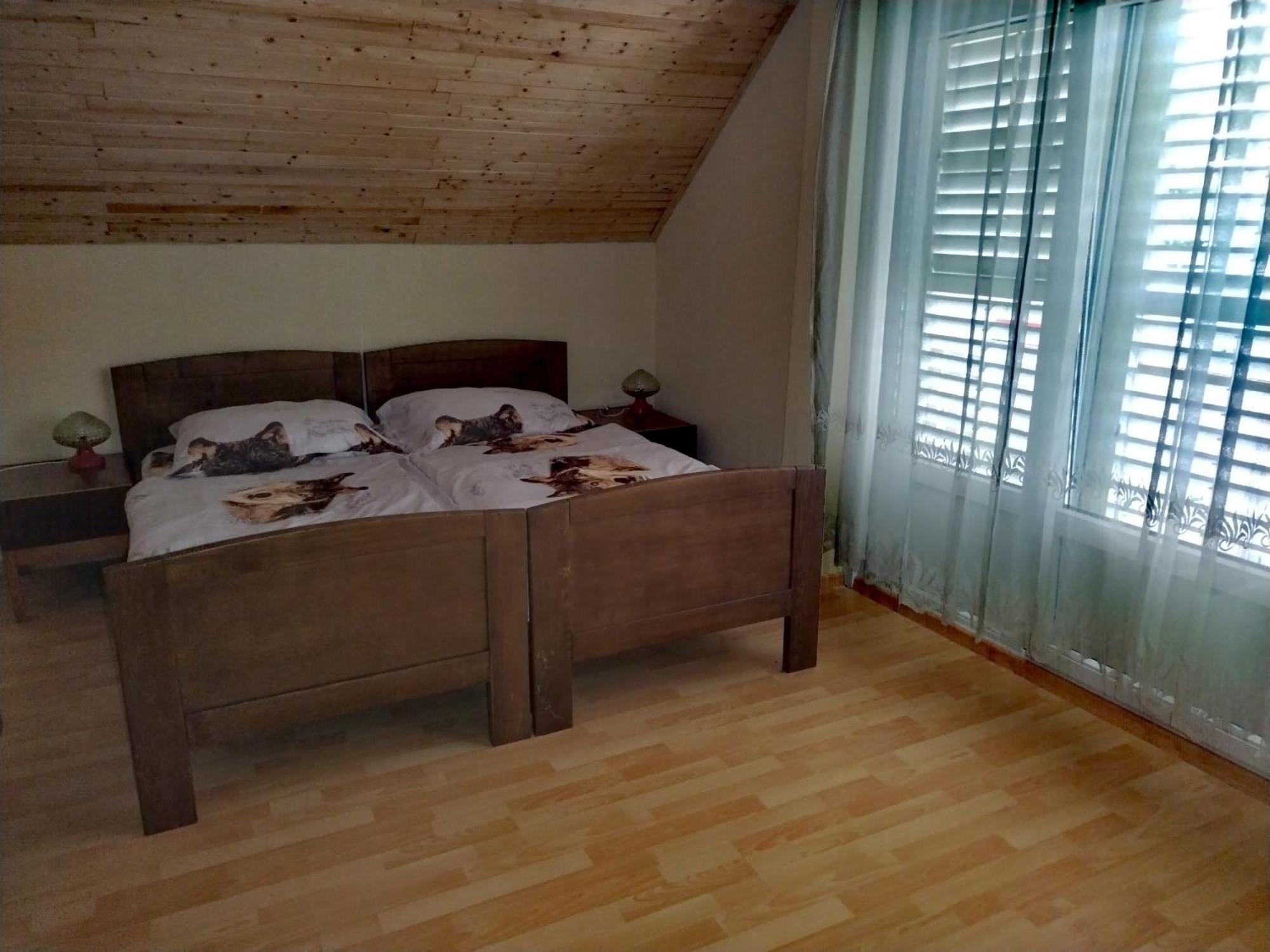 Vadkacsa Apartmanhaz Medencevel 자르마디 외부 사진